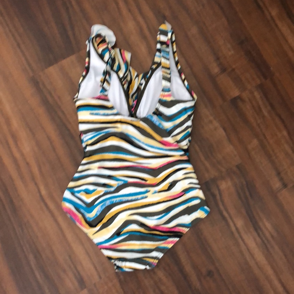 New DKNY PRINTED RUFFLED TUMMY-CONTROL ONE-PIECE SWIMSUIT - Picture 12 of 17